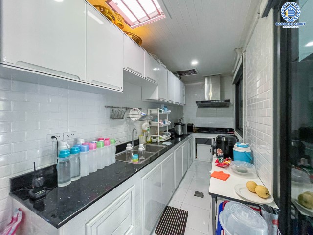 *****บ้านเดี่ยวมือสองย่านกรุงเทพฯ ม.ดิโอโซน เพชรเกษม หลังมุม เนื้อที่กว้างขวางเกือบ 32 ตร.ว.  ฟังก์ชัน 5 ห้องนอน 3 ห้องน้ำ ที่จอดรถ 2 คัน ฟรี! เครื่องปรับอากาศ 4 เครื่อง! โครงการตั้งบนทำเลแห่งการเดินทาง ใกล้รถไฟฟ้าสายสีน้ำเงิน "สถานีหลักสอง"